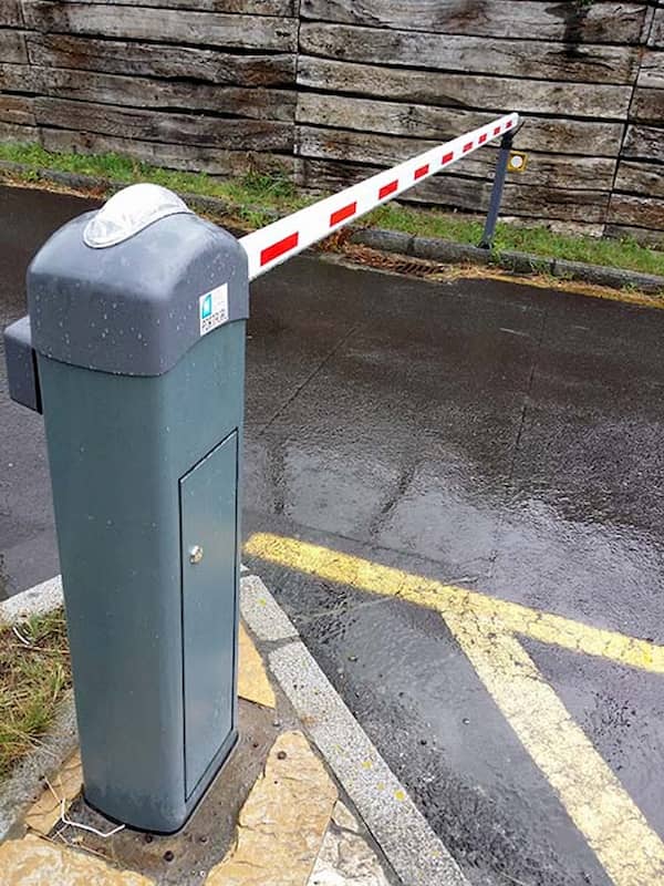 Barreras automáticas para parking rápidas y de uso intensivo