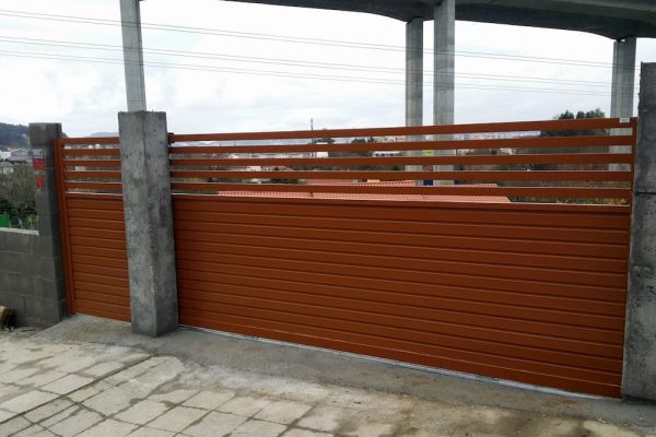 puerta-abatible-acero-galvanizado-1 puerta-abatible-acero-galvanizado-1
